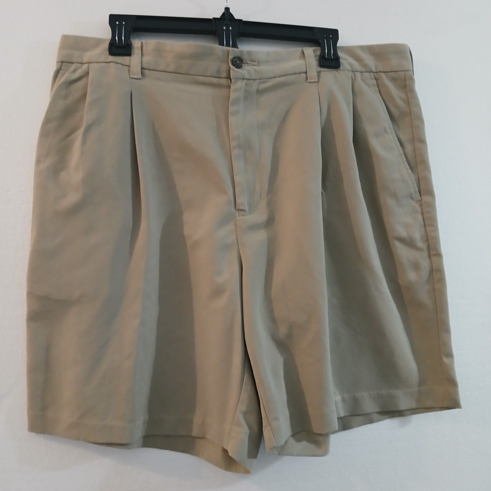 Izod Golf Shorts Men Beige Pleated Front Polyester